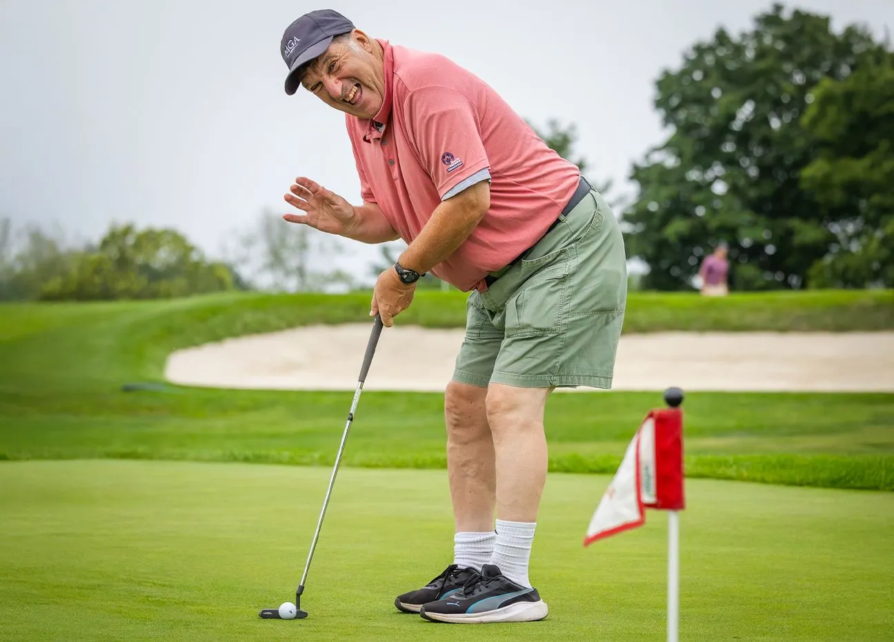 Golf athlete waving